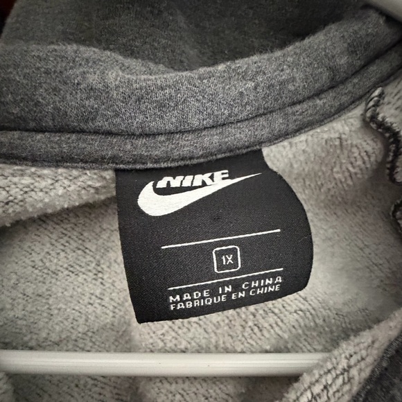 Nike Quarter-Zip Sweatshirt - Picture 4 of 6